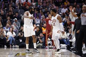838969
